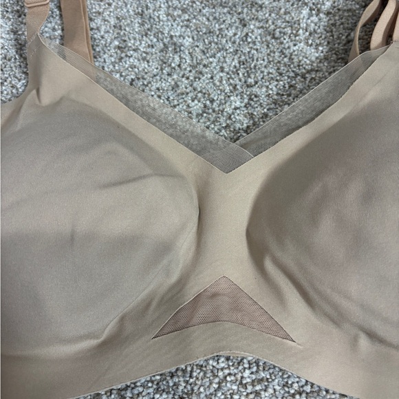 Honeylove CrossOver Wireless Bra in Sand Size Medium - Picture 9 of 11